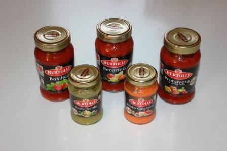 versch. Tomatensaucen und Pesto-Sorten (Gewinn von Bertolli)