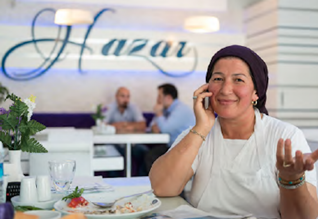 Bayan Hazar Restaurant: Mehmet Hilmi Caddesi     48960 Turgutreis  Telefon: +90 (252) 382 2650