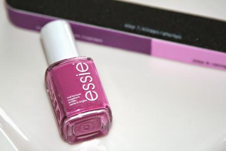 [Review] ESSENCE GEL NAILS AT HOME