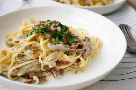 Linguine mit Austernpilzen, Parmaschinken und frischem Salbei