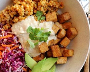 Kraut-Buchweizen-Avocado-Tofu-Bowl oder viel Gutes auf dem Teller