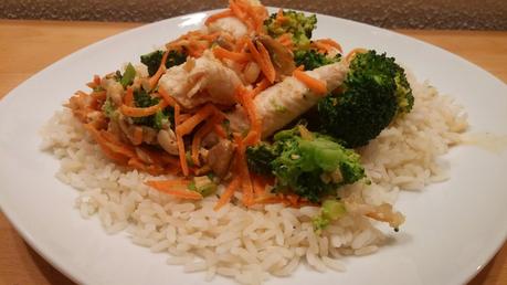 Reis mit Gemüse und Fisch