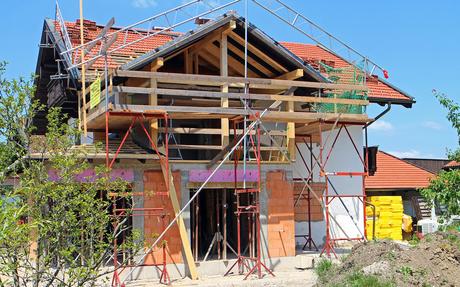 Baufinanzierung günstiger denn je: Doch Experten warnen vor Zinsunterschieden