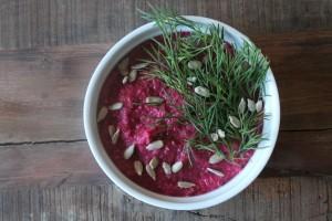 Pink aufs Brot: Rote-Bete-Dip mit Dill