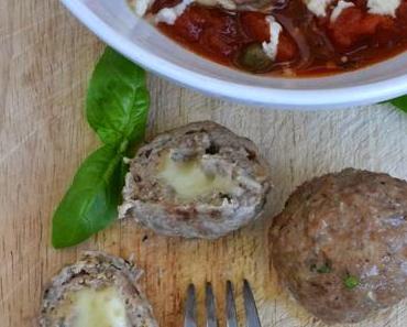 Savoury Wednesday {Meatball March}: Mozzarella-Meatballs mit Tomatensauce