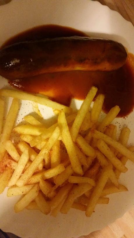 Currywurst Pommes Majo!