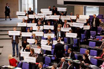 Die bitteren Tränen der Angela Merkel und des Joachim Gauck wg. Demokratie, Meinungsfreiheit, toten Satirikern und Charlie Hebdo