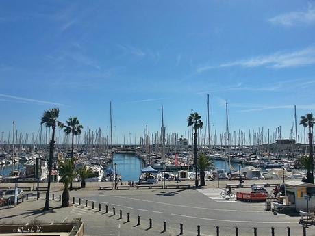Ein Tag im Olympischen Hafen von Barcelona /Un día en el Port Olimpic de Barcelona
