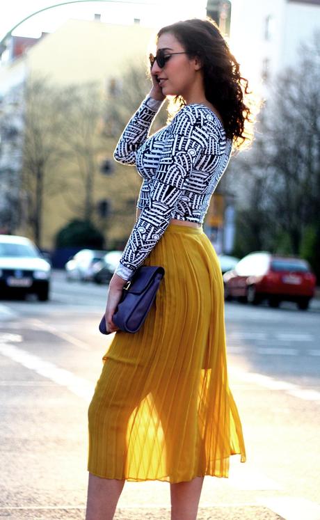 yellow skirt outfit