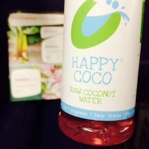 Kokoswasser von Happy Coco in der Plastikflasche