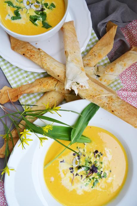 Frühlingsfrisch! Karotten-Kokosmilch-Suppe mit Forellen-Bärlauch-Stangerl