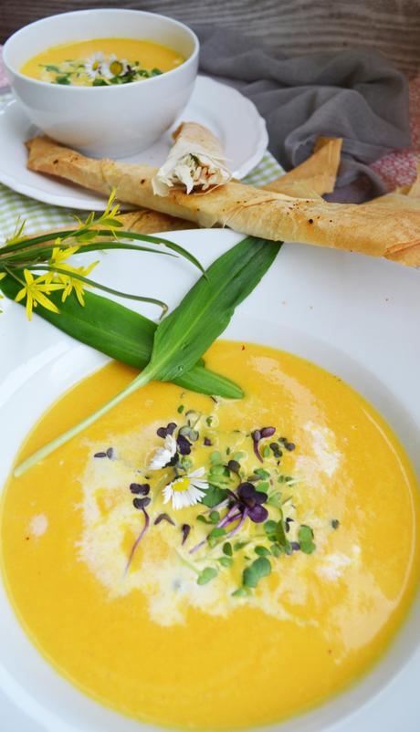 Frühlingsfrisch! Karotten-Kokosmilch-Suppe mit Forellen-Bärlauch-Stangerl