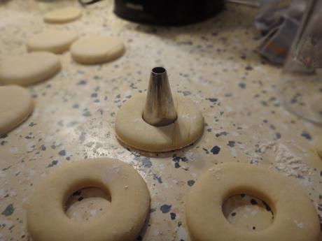 donut holes ausstechen