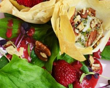 Mein Liebling! Ziegenkäse-Beutelchen auf Spinatsalat mit Himbeervinaigrette