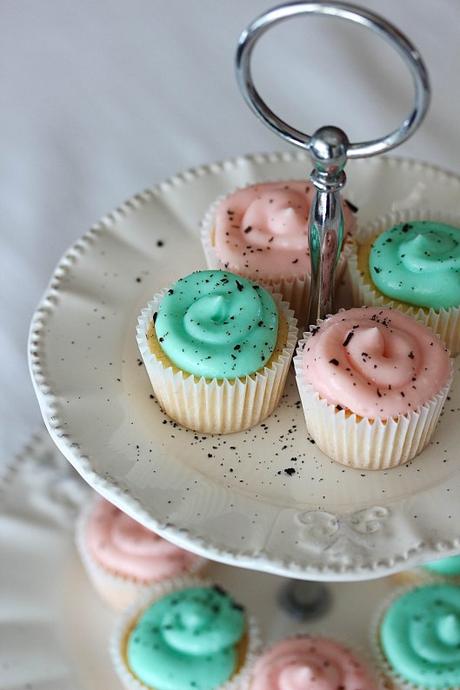 Vanilla Cupcakes in Mini