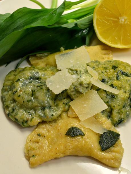 Zweierlei Ravioli mit Lachs- und Pilzcremefüllung an Salbei-Zitronen-Butter
