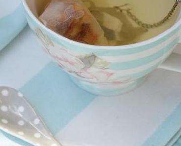 Frühlingstage  mit einer Tasse Tee - springtime with a cup of tea