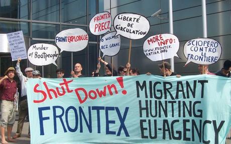Flüchtlingsdrama im Mittelmeer: Die europäische Grenzschutzagentur FRONTEX versagt, weil sie nicht zum Retten, sondern als quasi militärischer Grenzschutz konzipiert worden ist