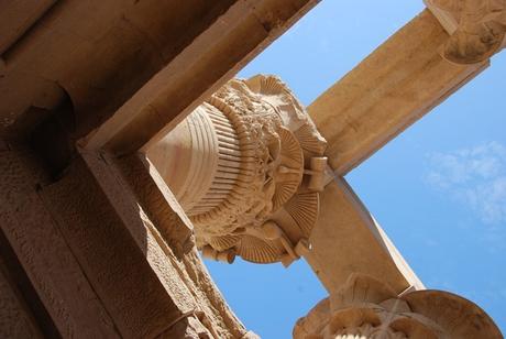 21_im-Trajan-Kiosk-des-Augustus-Philae-Tempel-Assuan-Aegypten-Nilkreuzfahrt