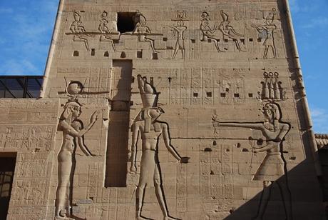 10_Nahaufnahme-Pylon-Isis-Tempel-von-Philae-Assuan-Aegypten-Nilkreuzfahrt