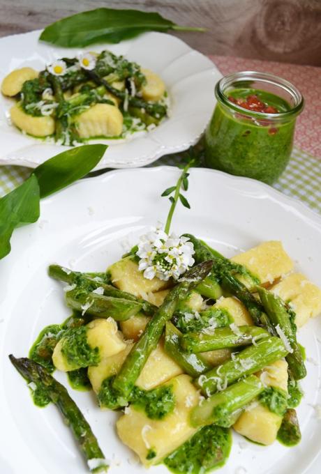 Schnelle Frühlingsküche! Ricotta-Gnocchi mit grünem Spargel und Bärlauch-Pesto