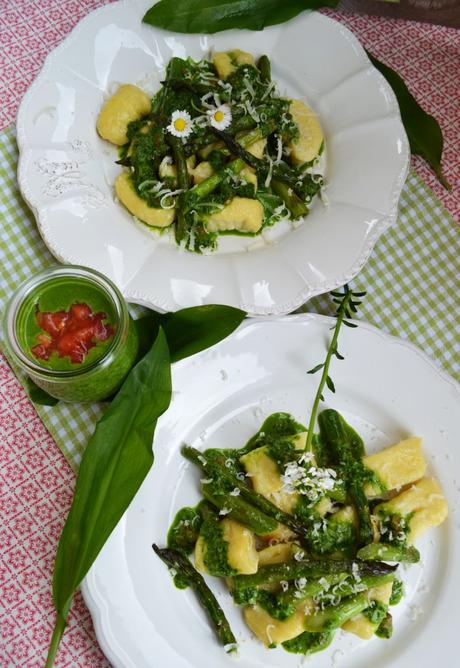 Schnelle Frühlingsküche! Ricotta-Gnocchi mit grünem Spargel und Bärlauch-Pesto