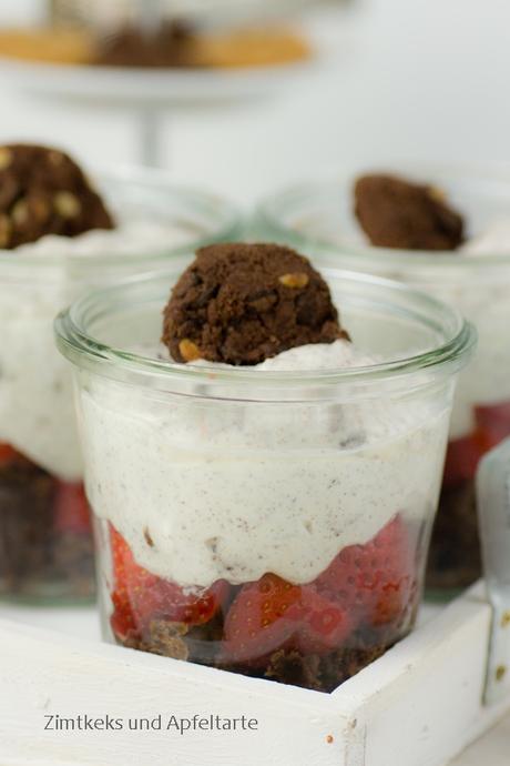 Cookies n' Cream-Tiramisu mit Erdbeeren