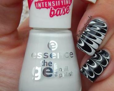 Essence - black & white Water Marble