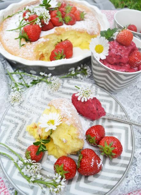 Da schwebt man auf “Villa Sieben”! Luftiger Eierkuchen mit Erdbeeren und Beereneis