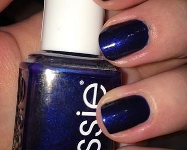 NOTD Essie Midnight Cami