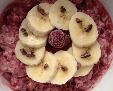 müsli mit himbeeren, schoko und griechieschem joghurt