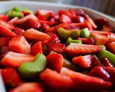Rezept: Erdbeer Rhabarber Crumble