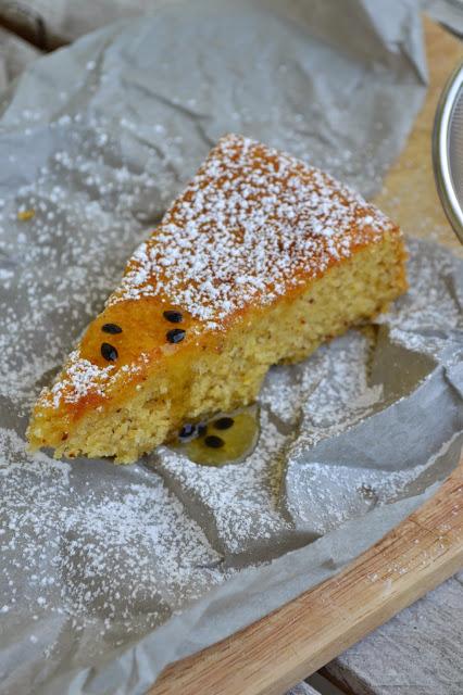Ein Yoghurt Kuchen mit Maracuja-Sirup & Zwei Jahre 'The Recipe Suitcase'
