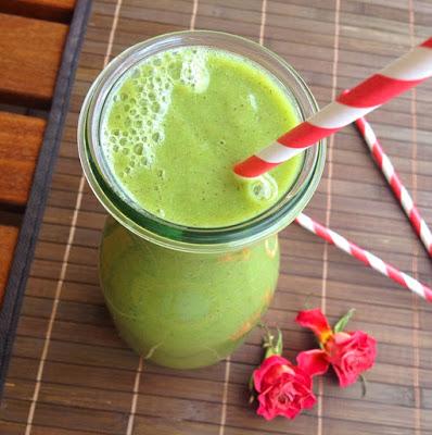 Green Morning Smoothie: frischer Drink mit Petersilie und Minze