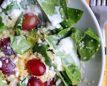 Sauerampfersalat mit Bulgur und rote Trauben
