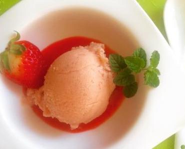 Rhabarber-Sauerrahm-Eis