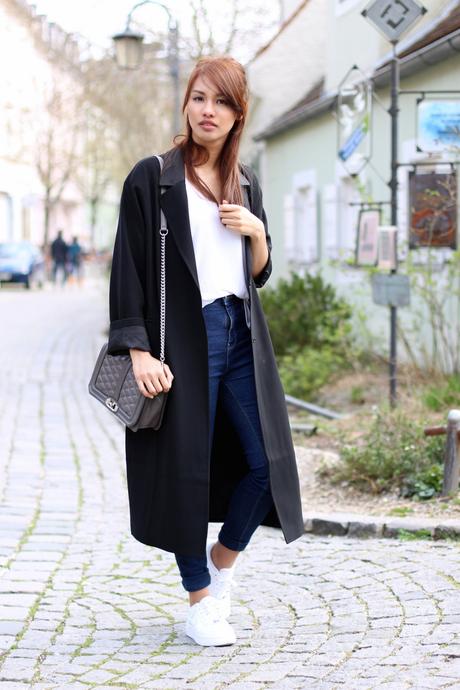 OUTFIT: BLACK OVERSIZE COAT & WHITE SNEAKERS #2
