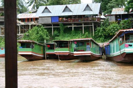 Mit dem Boot durch Laos