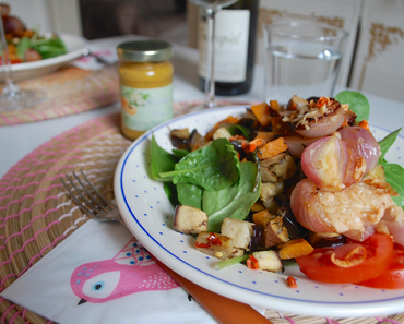 GEMÜSEHAUFEN AUF BLATTSPINAT