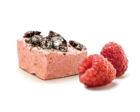 Verfeinert mit hochwertigen Schokoladenstücken gibt es nun unsere Königin der Marshmallows, die durch ihren fruchtigen Geschmack die Sinne betört.