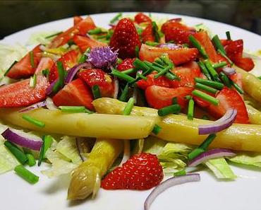 Spargel mit Erdbeeren