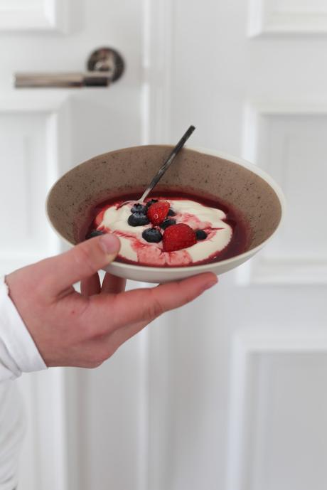 Rhabarber Erdbeer Kompott mit greek Joghurt