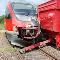 Bahnunfall Kusel - Treibwagen kollidiert mit Ackerschlepper an einem Bahnübergang@Polizeidirektion Kaiserslautern