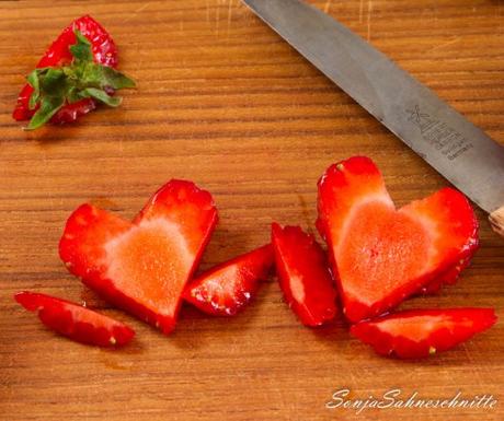 Erdbeer-Herzen-schneiden (5 von 1)
