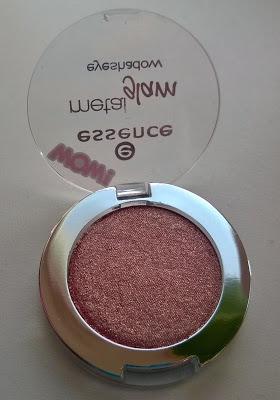 essence metal glam eyeshadow 03 frosted apple