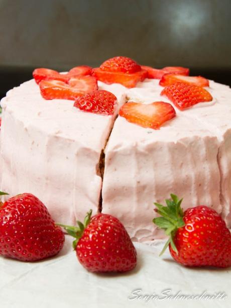 Erdbeer-Herz-Torte (7 von 8)