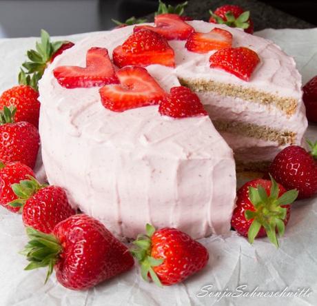 Erdbeer-Herz-Torte (8 von 8)