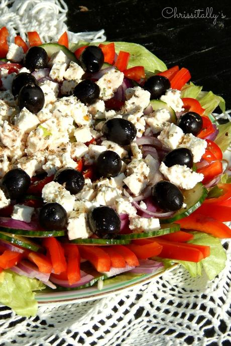 Traditionell Griechischer Salat mit Rotweindressing