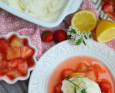 Frisch und fruchtig! Zitroneneis auf Erdbeer-Rhabarber-Ragout
