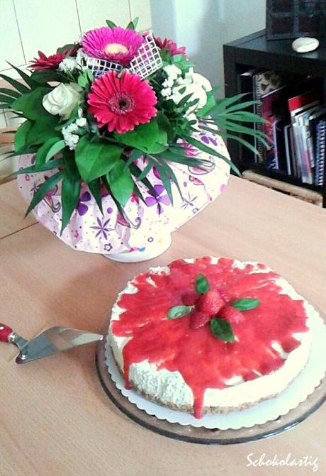Erdbeer-Basilikum-Joghurt Torte © SCHOKOLASTIG